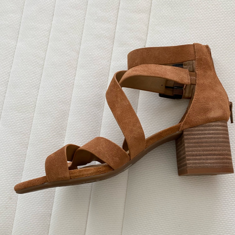 Gianni Bini Brown Suede Sandals